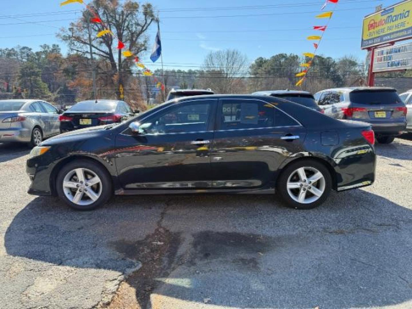 2012 Green Toyota Camry SE (4T1BF1FK9CU) with an 2.5L L4 DOHC 16V engine, 6-Speed Automatic transmission, located at 1806 Veterans Memorial Hwy SW, Austell, GA, 30168, (770) 944-9558, 33.817959, -84.606987 - Photo#1