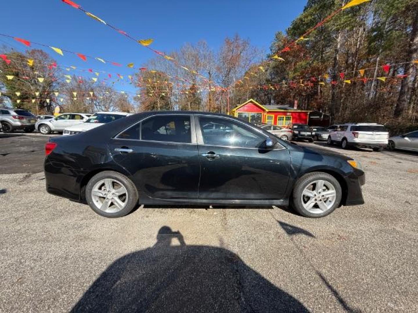 2012 Green Toyota Camry SE (4T1BF1FK9CU) with an 2.5L L4 DOHC 16V engine, 6-Speed Automatic transmission, located at 1806 Veterans Memorial Hwy SW, Austell, GA, 30168, (770) 944-9558, 33.817959, -84.606987 - Photo#4