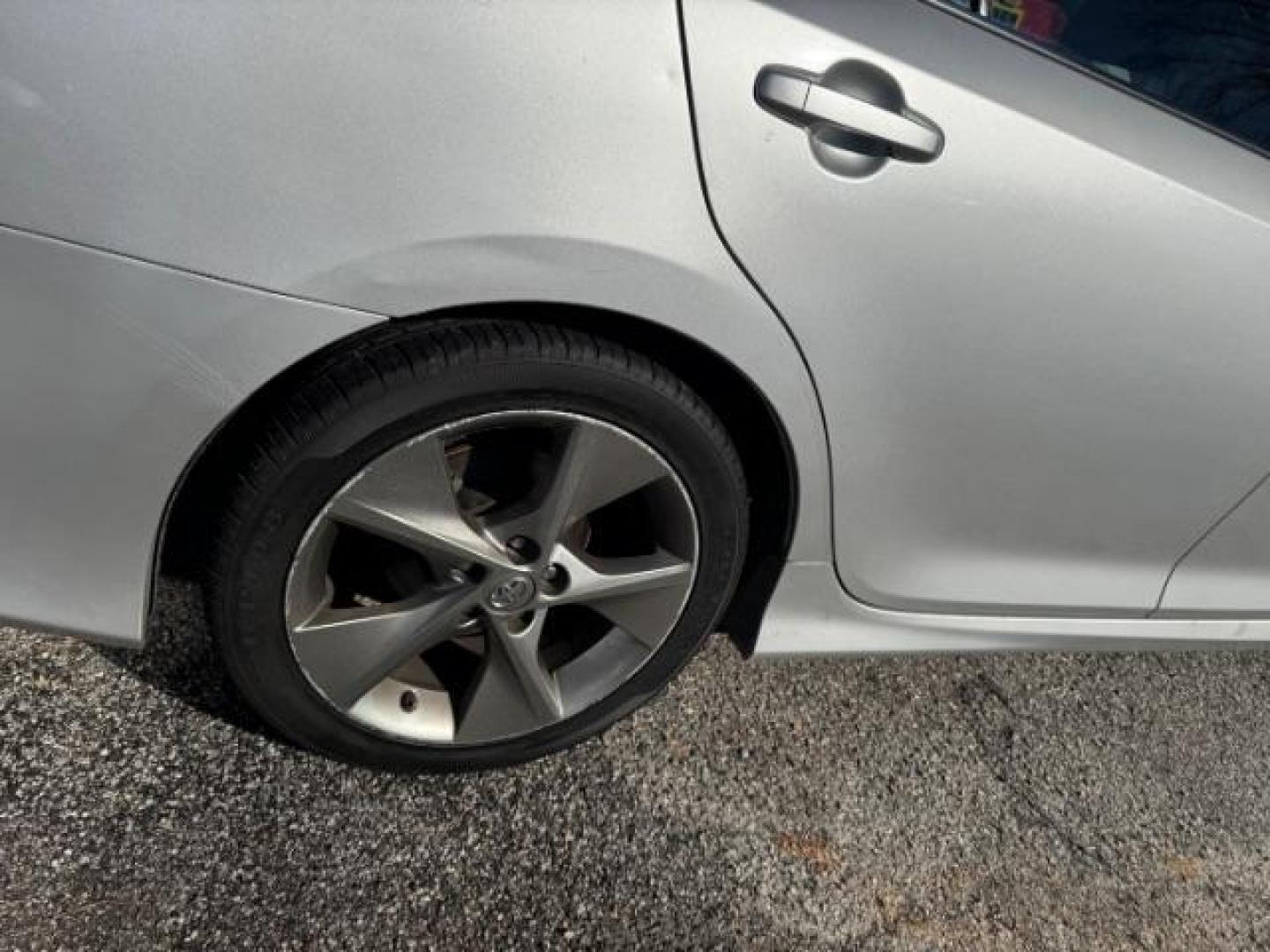 2014 Silver Toyota Camry SE (4T1BF1FK4EU) with an 2.5L L4 DOHC 16V engine, 6-Speed Automatic transmission, located at 1806 Veterans Memorial Hwy SW, Austell, GA, 30168, (770) 944-9558, 33.817959, -84.606987 - Photo#15