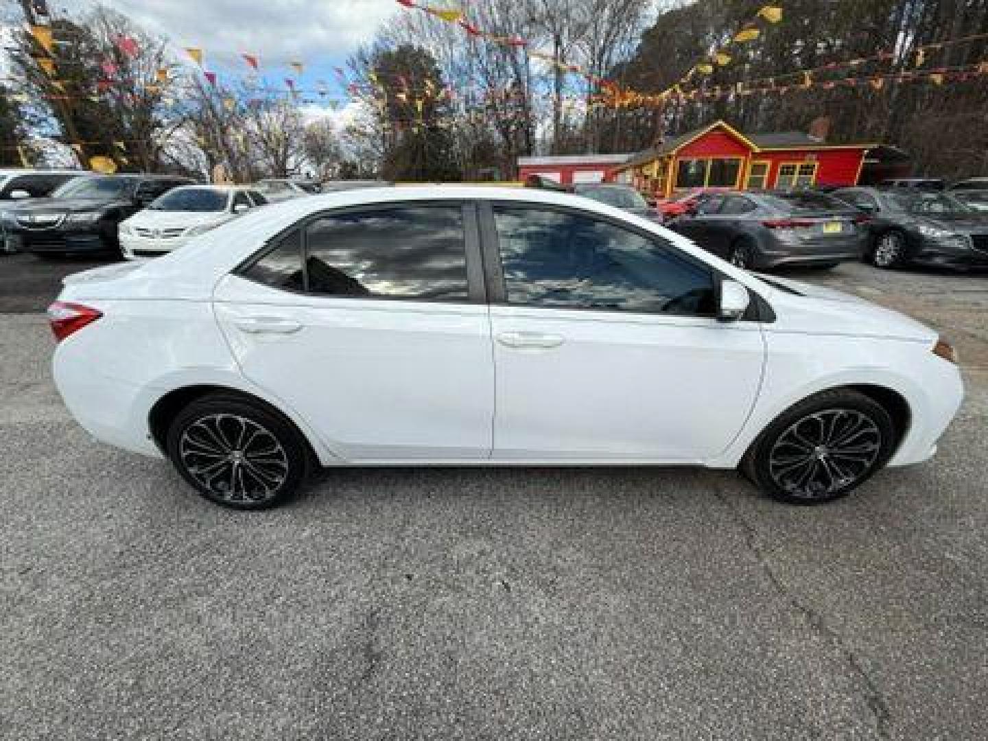 2014 White Toyota Corolla LE CVT (2T1BURHE1EC) with an 1.8L L4 DOHC 16V engine, Continuously Variable Transmission transmission, located at 1806 Veterans Memorial Hwy SW, Austell, GA, 30168, (770) 944-9558, 33.817959, -84.606987 - Photo#9