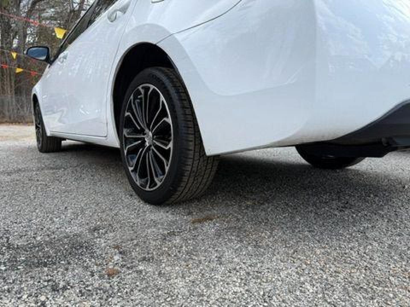 2014 White Toyota Corolla LE CVT (2T1BURHE1EC) with an 1.8L L4 DOHC 16V engine, Continuously Variable Transmission transmission, located at 1806 Veterans Memorial Hwy SW, Austell, GA, 30168, (770) 944-9558, 33.817959, -84.606987 - Photo#17