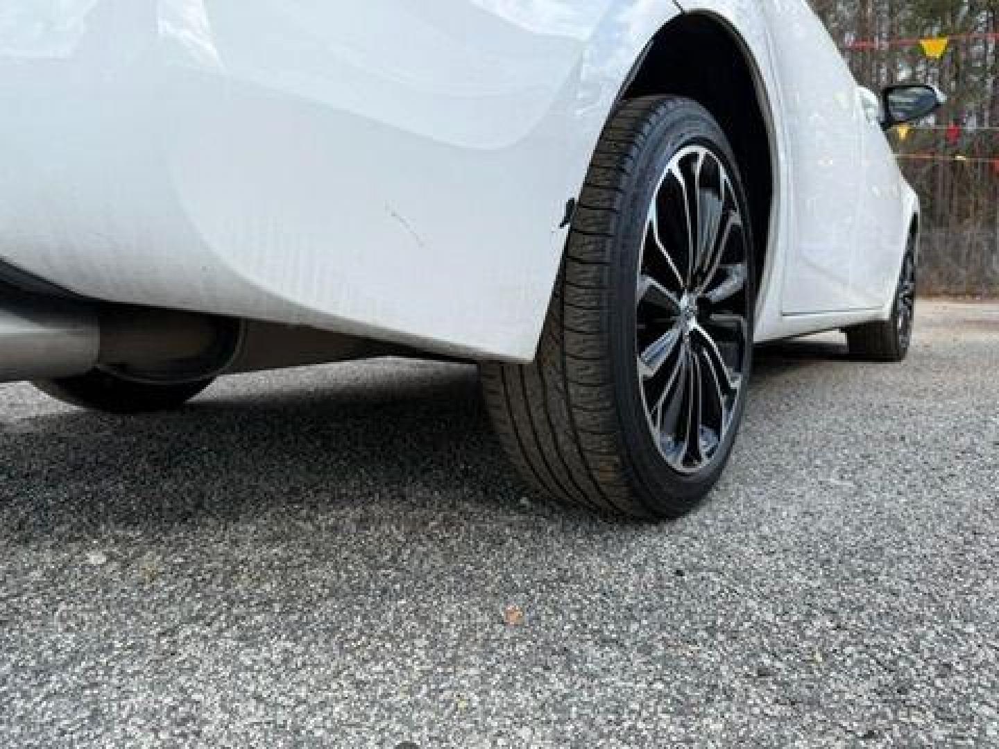 2014 White Toyota Corolla LE CVT (2T1BURHE1EC) with an 1.8L L4 DOHC 16V engine, Continuously Variable Transmission transmission, located at 1806 Veterans Memorial Hwy SW, Austell, GA, 30168, (770) 944-9558, 33.817959, -84.606987 - Photo#18