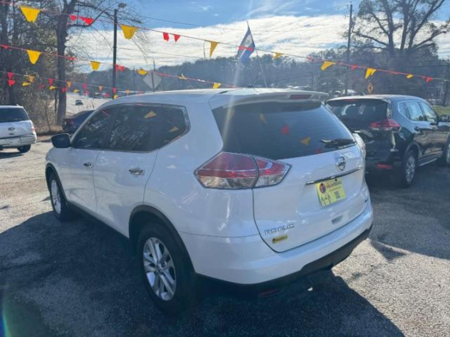 2014 White Nissan Rogue S 2WD (5N1AT2MT1EC) with an 2.5L L4 DOHC 16V engine, Continuously Variable Transmission transmission, located at 1806 Veterans Memorial Hwy SW, Austell, GA, 30168, (770) 944-9558, 33.817959, -84.606987 - Photo#5