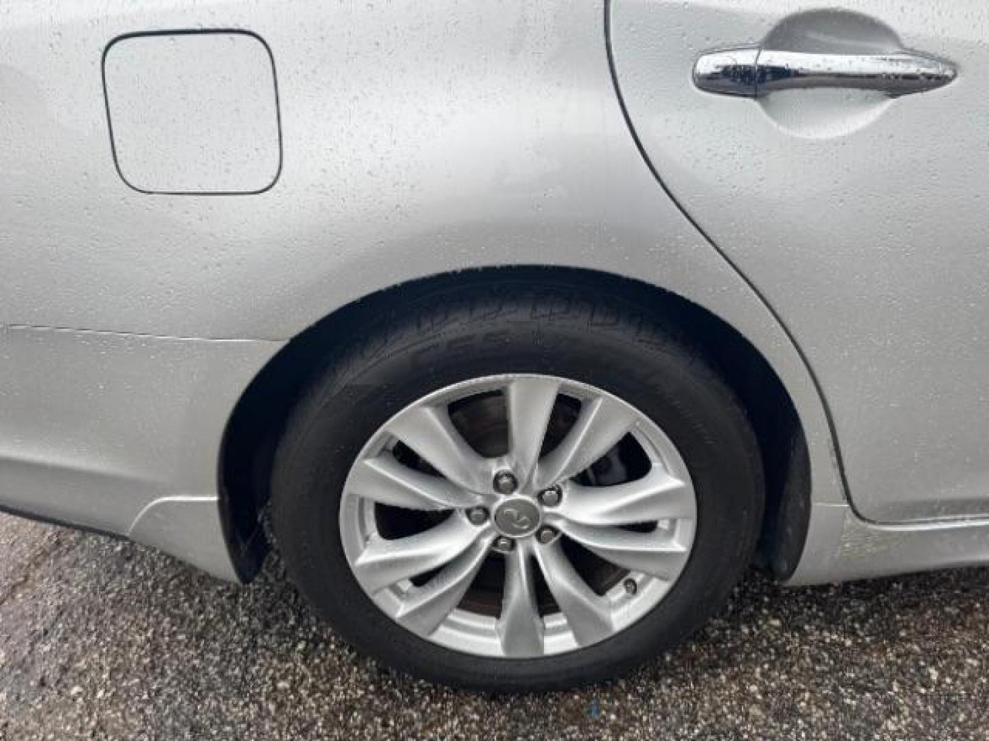 2011 Silver Infiniti M M37 (JN1BY1AP7BM) with an 3.7L V6 DOHC 24V engine, 7-Speed Automatic transmission, located at 1806 Veterans Memorial Hwy SW, Austell, GA, 30168, (770) 944-9558, 33.817959, -84.606987 - Photo#16