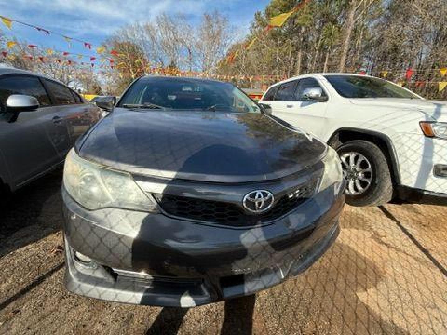 2013 Gray Toyota Camry SE (4T1BF1FK5DU) with an 2.5L L4 DOHC 16V engine, 6-Speed Automatic transmission, located at 1806 Veterans Memorial Hwy SW, Austell, GA, 30168, (770) 944-9558, 33.817959, -84.606987 - Photo#9