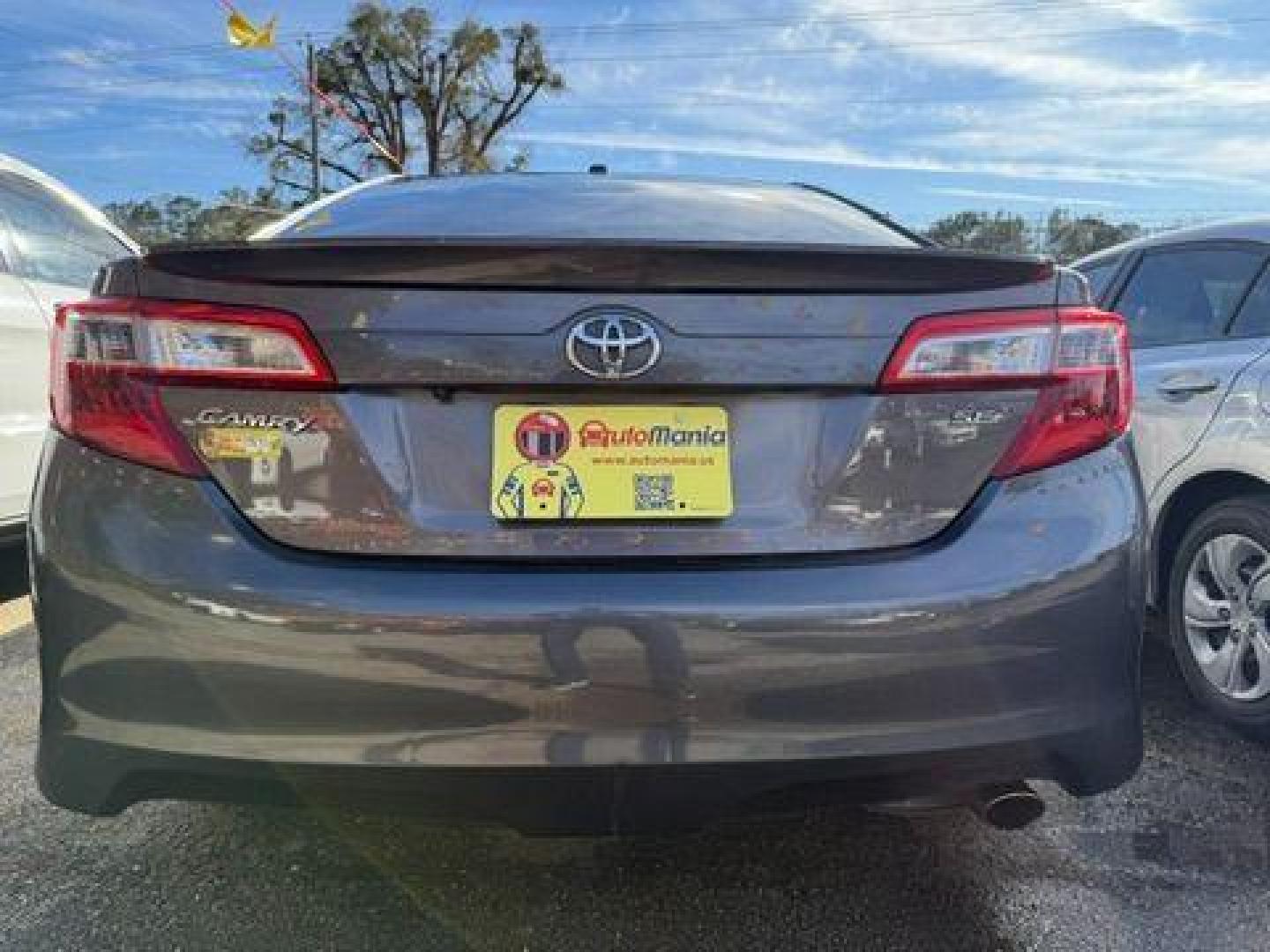 2013 Gray Toyota Camry SE (4T1BF1FK5DU) with an 2.5L L4 DOHC 16V engine, 6-Speed Automatic transmission, located at 1806 Veterans Memorial Hwy SW, Austell, GA, 30168, (770) 944-9558, 33.817959, -84.606987 - Photo#4