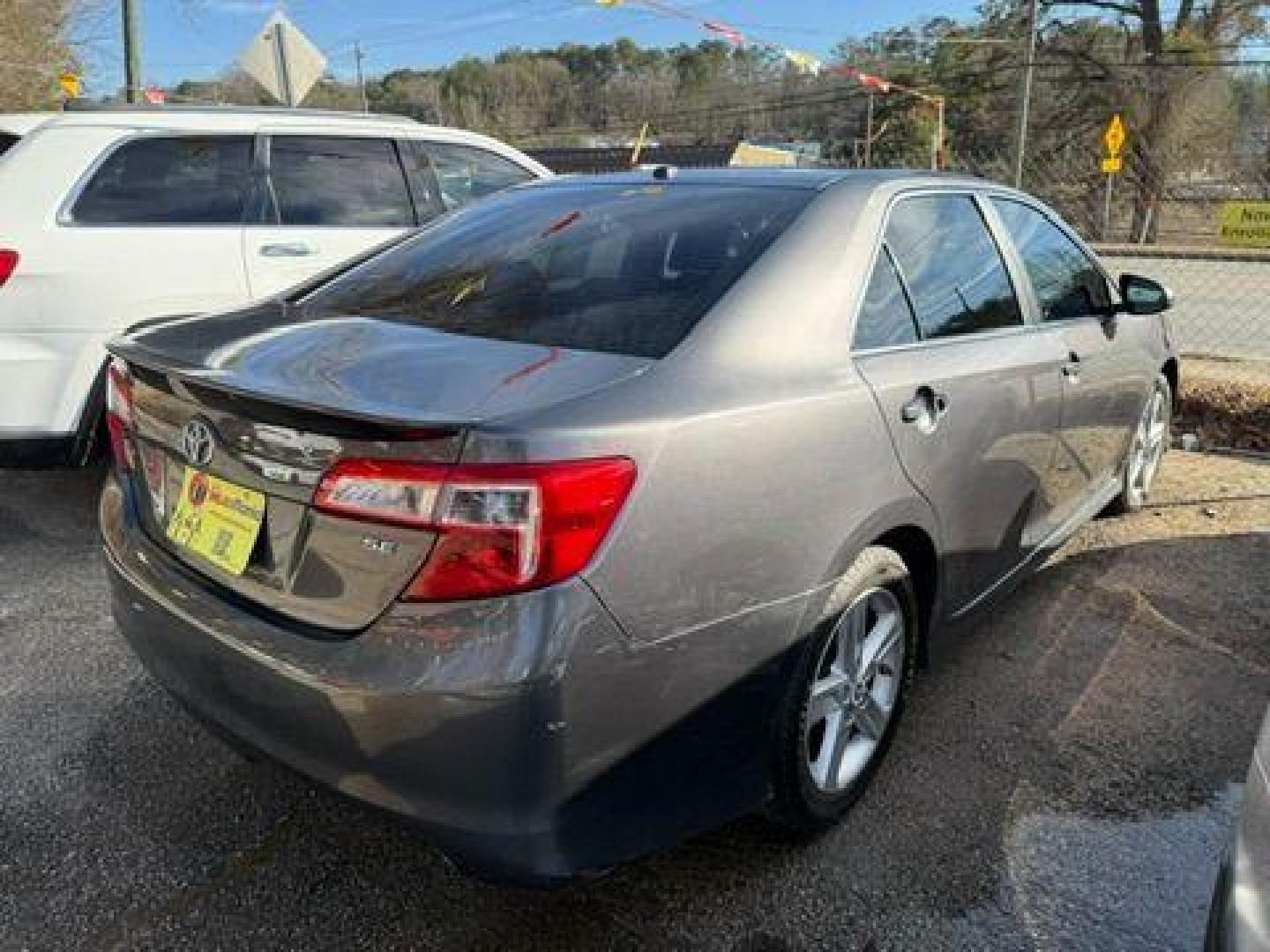 2013 Gray Toyota Camry SE (4T1BF1FK5DU) with an 2.5L L4 DOHC 16V engine, 6-Speed Automatic transmission, located at 1806 Veterans Memorial Hwy SW, Austell, GA, 30168, (770) 944-9558, 33.817959, -84.606987 - Photo#5