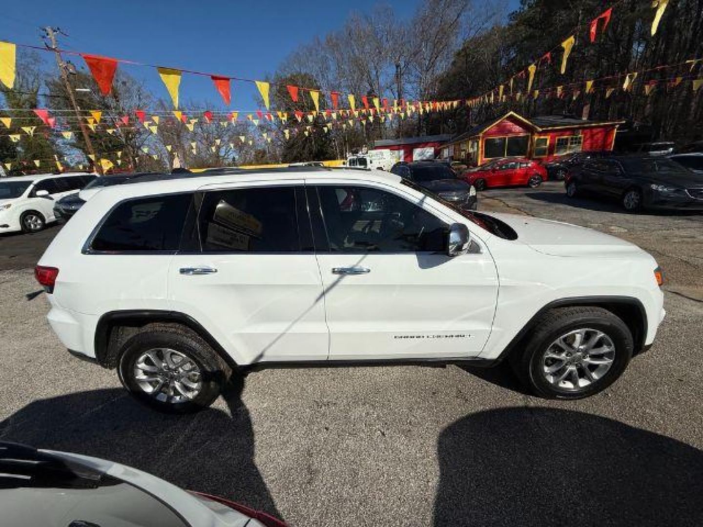 2016 White Jeep Grand Cherokee Limited 2WD (1C4RJEBG9GC) with an 3.6L V6 DOHC 24V engine, 8-Speed Automatic transmission, located at 1806 Veterans Memorial Hwy SW, Austell, GA, 30168, (770) 944-9558, 33.817959, -84.606987 - Photo#10