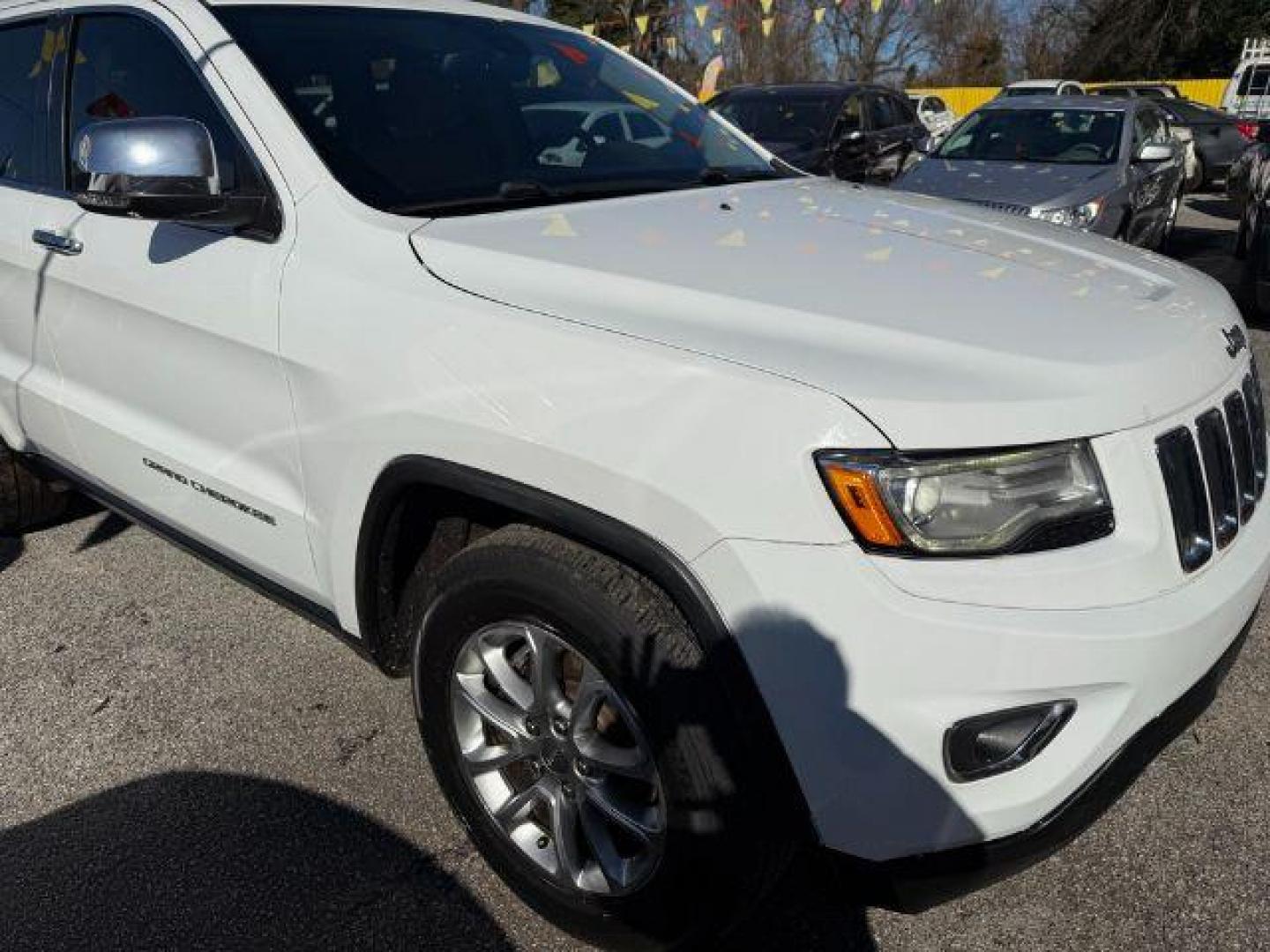 2016 White Jeep Grand Cherokee Limited 2WD (1C4RJEBG9GC) with an 3.6L V6 DOHC 24V engine, 8-Speed Automatic transmission, located at 1806 Veterans Memorial Hwy SW, Austell, GA, 30168, (770) 944-9558, 33.817959, -84.606987 - Photo#11