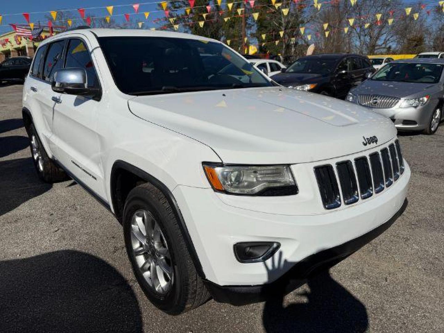 2016 White Jeep Grand Cherokee Limited 2WD (1C4RJEBG9GC) with an 3.6L V6 DOHC 24V engine, 8-Speed Automatic transmission, located at 1806 Veterans Memorial Hwy SW, Austell, GA, 30168, (770) 944-9558, 33.817959, -84.606987 - Photo#12