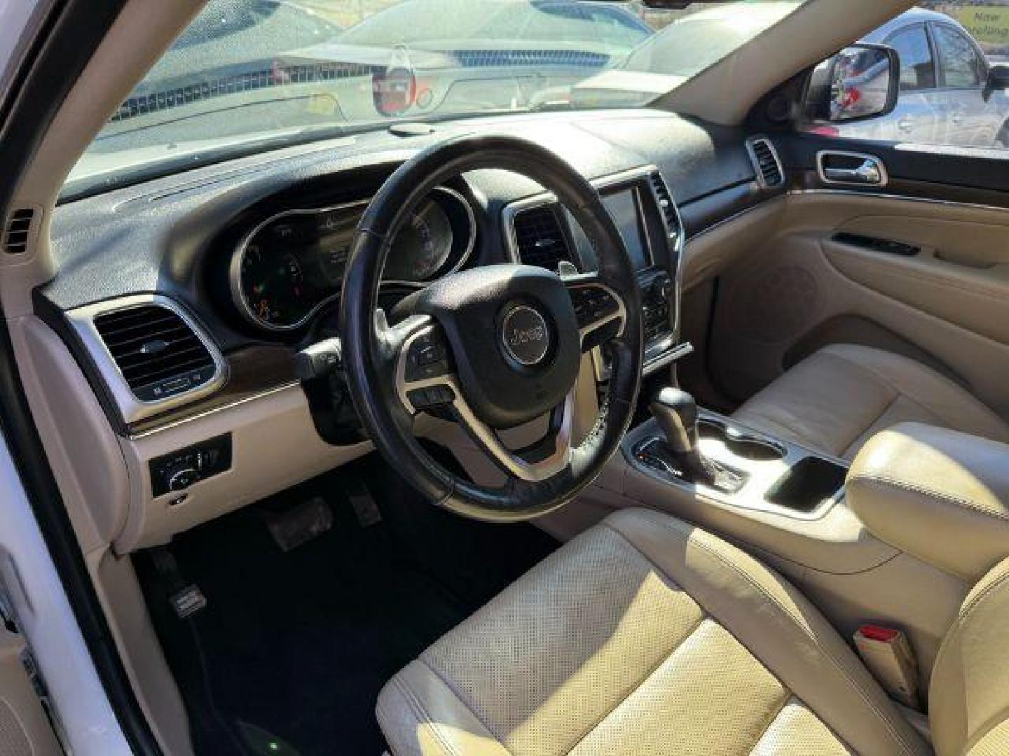 2016 White Jeep Grand Cherokee Limited 2WD (1C4RJEBG9GC) with an 3.6L V6 DOHC 24V engine, 8-Speed Automatic transmission, located at 1806 Veterans Memorial Hwy SW, Austell, GA, 30168, (770) 944-9558, 33.817959, -84.606987 - Photo#20