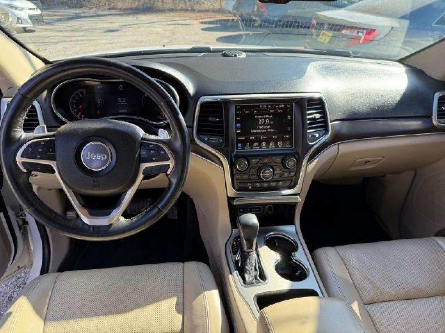 2016 White Jeep Grand Cherokee Limited 2WD (1C4RJEBG9GC) with an 3.6L V6 DOHC 24V engine, 8-Speed Automatic transmission, located at 1806 Veterans Memorial Hwy SW, Austell, GA, 30168, (770) 944-9558, 33.817959, -84.606987 - Photo#21