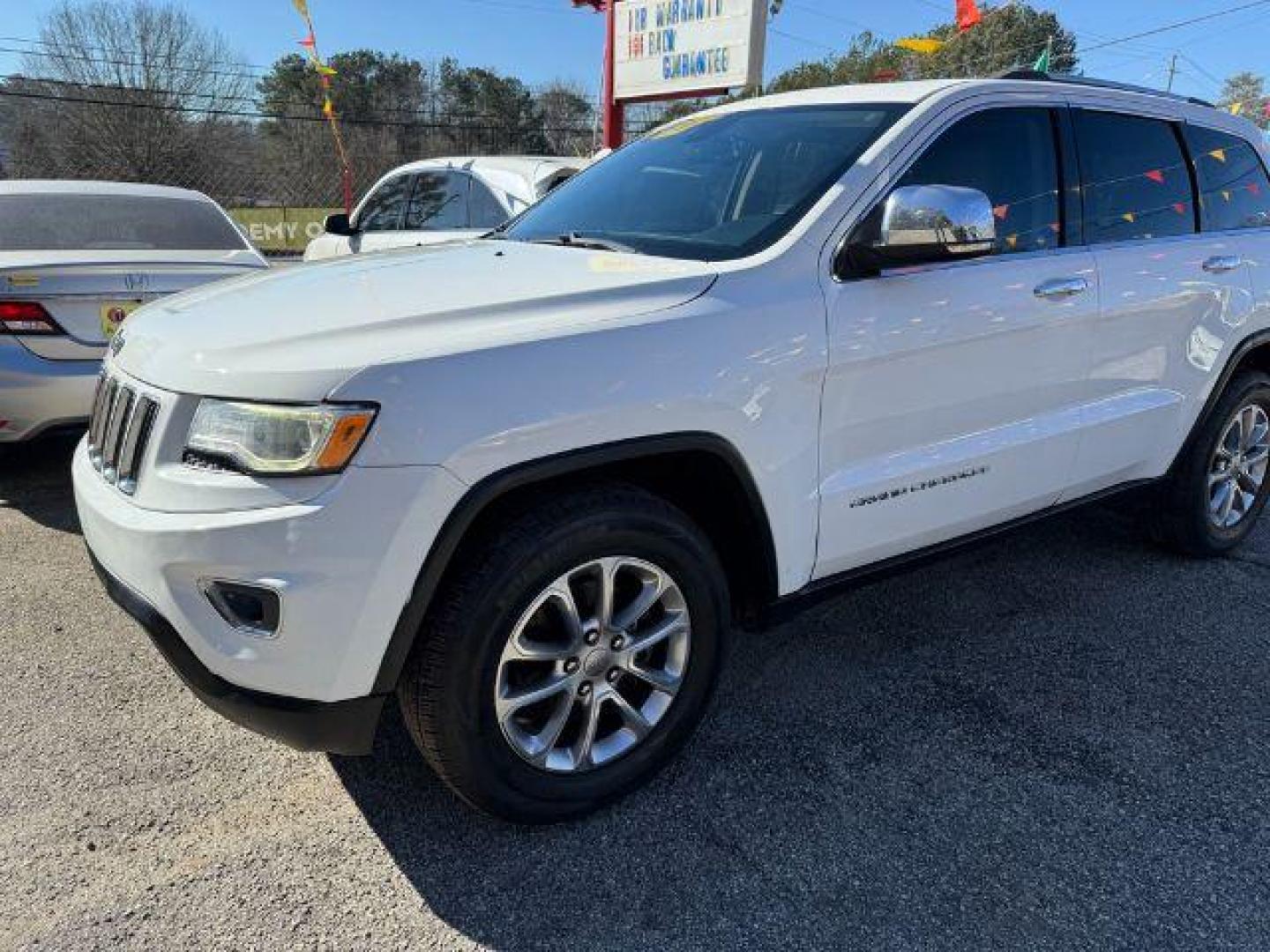 2016 White Jeep Grand Cherokee Limited 2WD (1C4RJEBG9GC) with an 3.6L V6 DOHC 24V engine, 8-Speed Automatic transmission, located at 1806 Veterans Memorial Hwy SW, Austell, GA, 30168, (770) 944-9558, 33.817959, -84.606987 - Photo#1