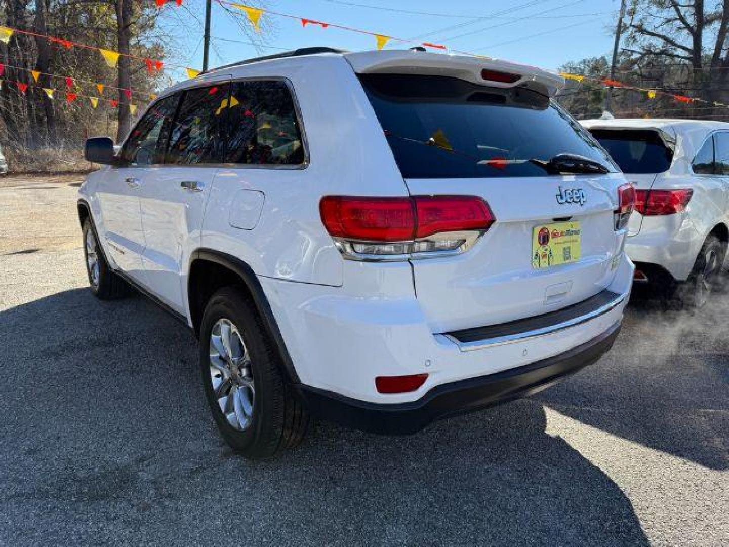 2016 White Jeep Grand Cherokee Limited 2WD (1C4RJEBG9GC) with an 3.6L V6 DOHC 24V engine, 8-Speed Automatic transmission, located at 1806 Veterans Memorial Hwy SW, Austell, GA, 30168, (770) 944-9558, 33.817959, -84.606987 - Photo#4