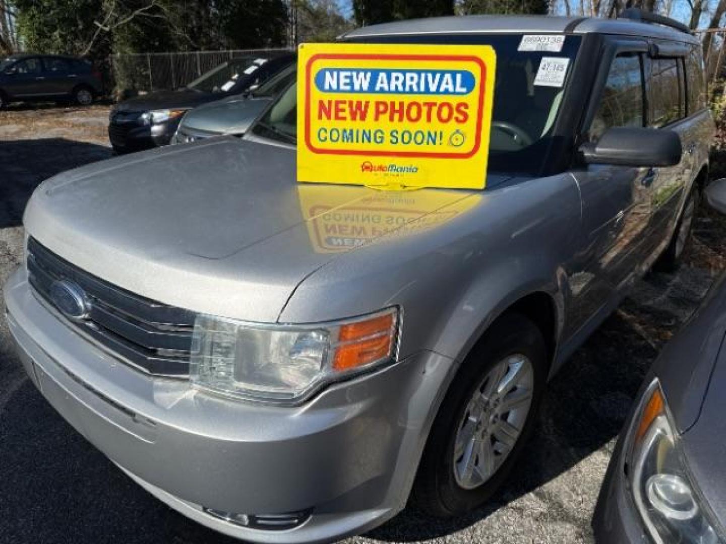 2012 Silver Ford Flex SE FWD (2FMGK5BC4CB) with an 3.5L V6 DOHC 24V engine, 6-Speed Automatic Overdrive transmission, located at 1806 Veterans Memorial Hwy SW, Austell, GA, 30168, (770) 944-9558, 33.817959, -84.606987 - Photo#0