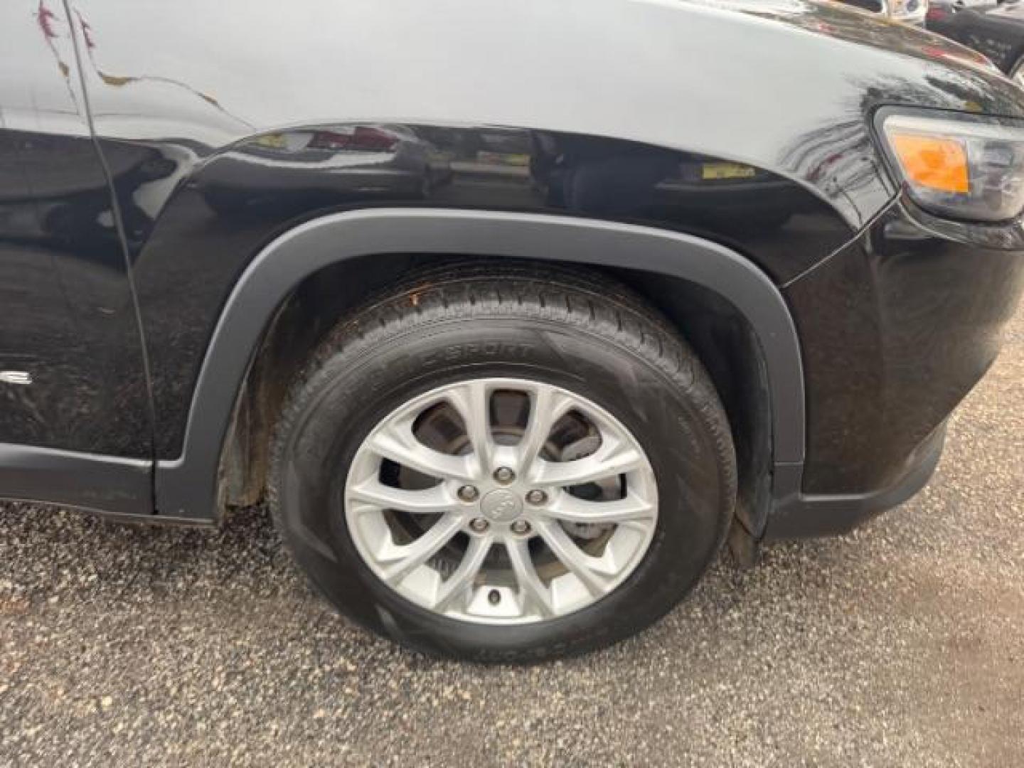 2019 Black Jeep Cherokee Latitude FWD (1C4PJLCB1KD) with an 2.4L L4 DOHC 16V engine, 9-Speed Automatic transmission, located at 1806 Veterans Memorial Hwy SW, Austell, GA, 30168, (770) 944-9558, 33.817959, -84.606987 - Photo#18