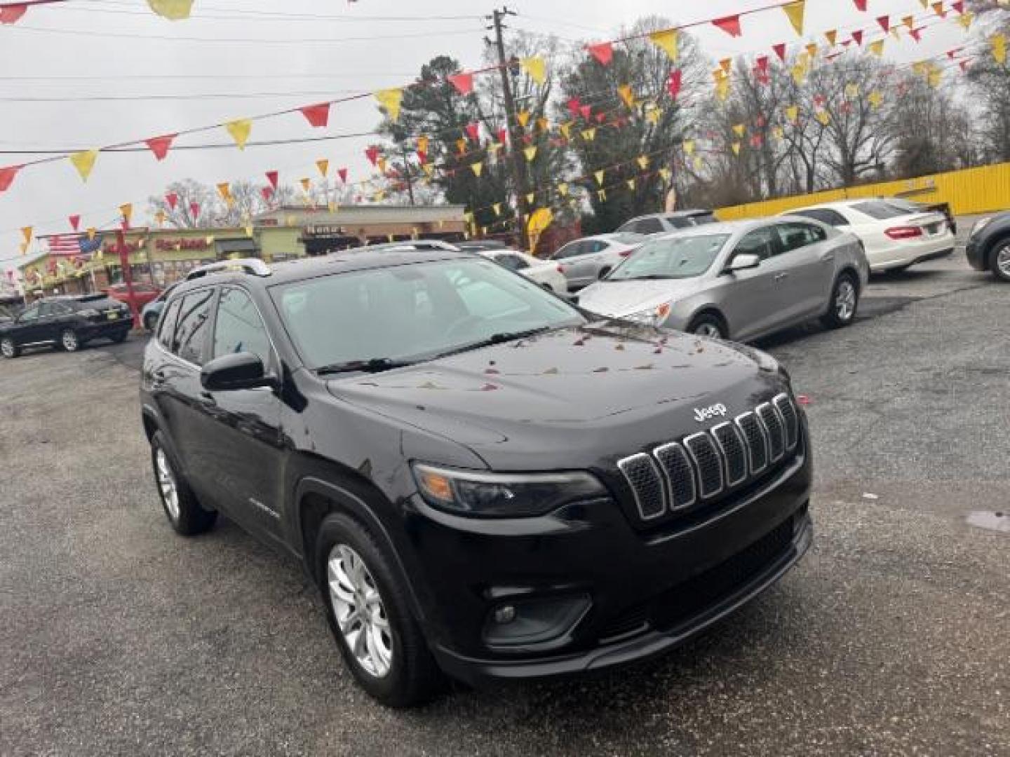 2019 Black Jeep Cherokee Latitude FWD (1C4PJLCB1KD) with an 2.4L L4 DOHC 16V engine, 9-Speed Automatic transmission, located at 1806 Veterans Memorial Hwy SW, Austell, GA, 30168, (770) 944-9558, 33.817959, -84.606987 - Photo#2