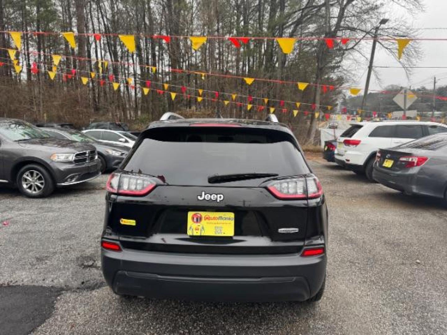 2019 Black Jeep Cherokee Latitude FWD (1C4PJLCB1KD) with an 2.4L L4 DOHC 16V engine, 9-Speed Automatic transmission, located at 1806 Veterans Memorial Hwy SW, Austell, GA, 30168, (770) 944-9558, 33.817959, -84.606987 - Photo#4