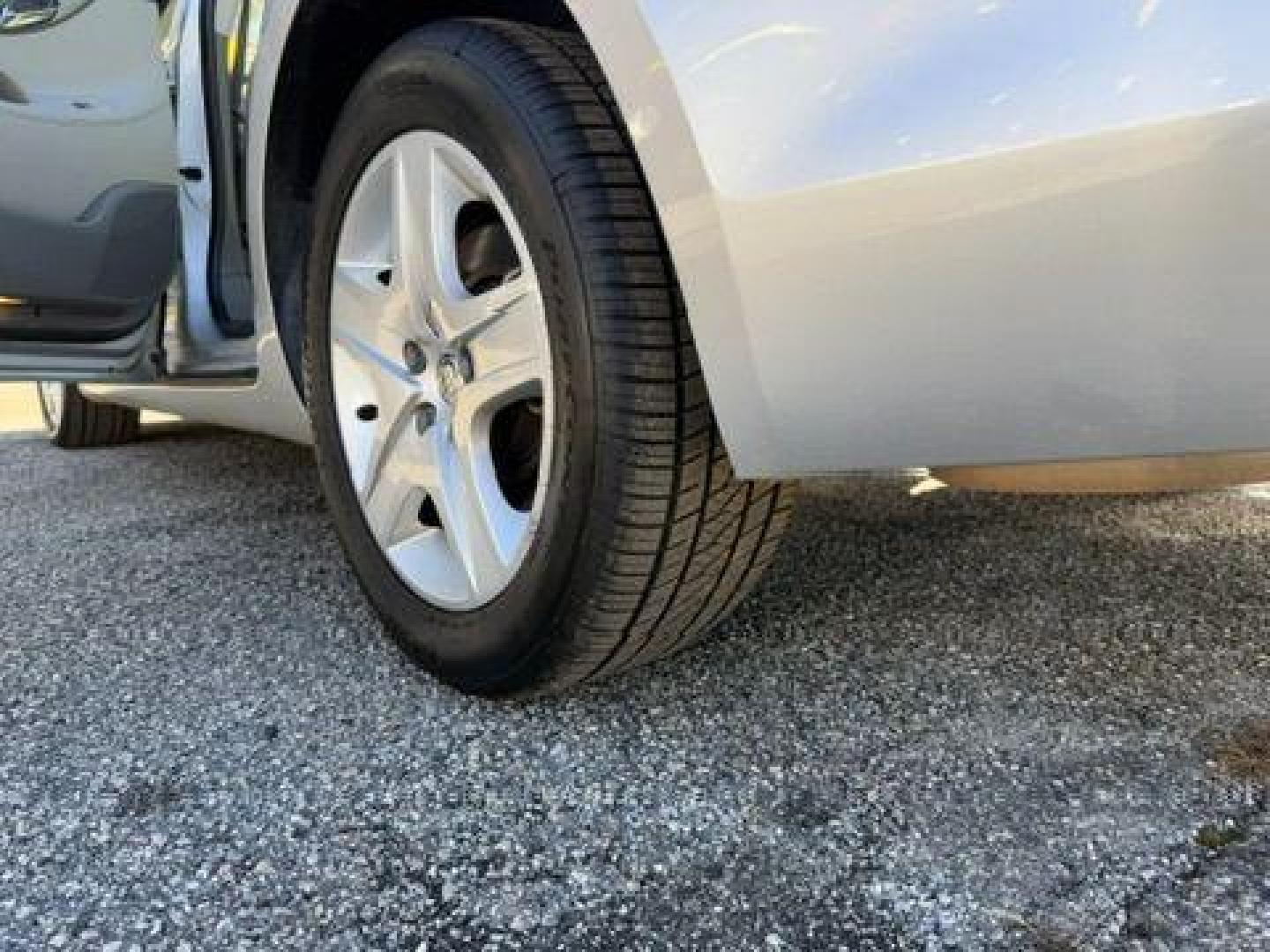 2010 Silver Buick LaCrosse CX (1G4GB5EGXAF) with an 3.0L V6 DOHC 24V engine, 6-Speed Automatic transmission, located at 1806 Veterans Memorial Hwy SW, Austell, GA, 30168, (770) 944-9558, 33.817959, -84.606987 - Photo#21