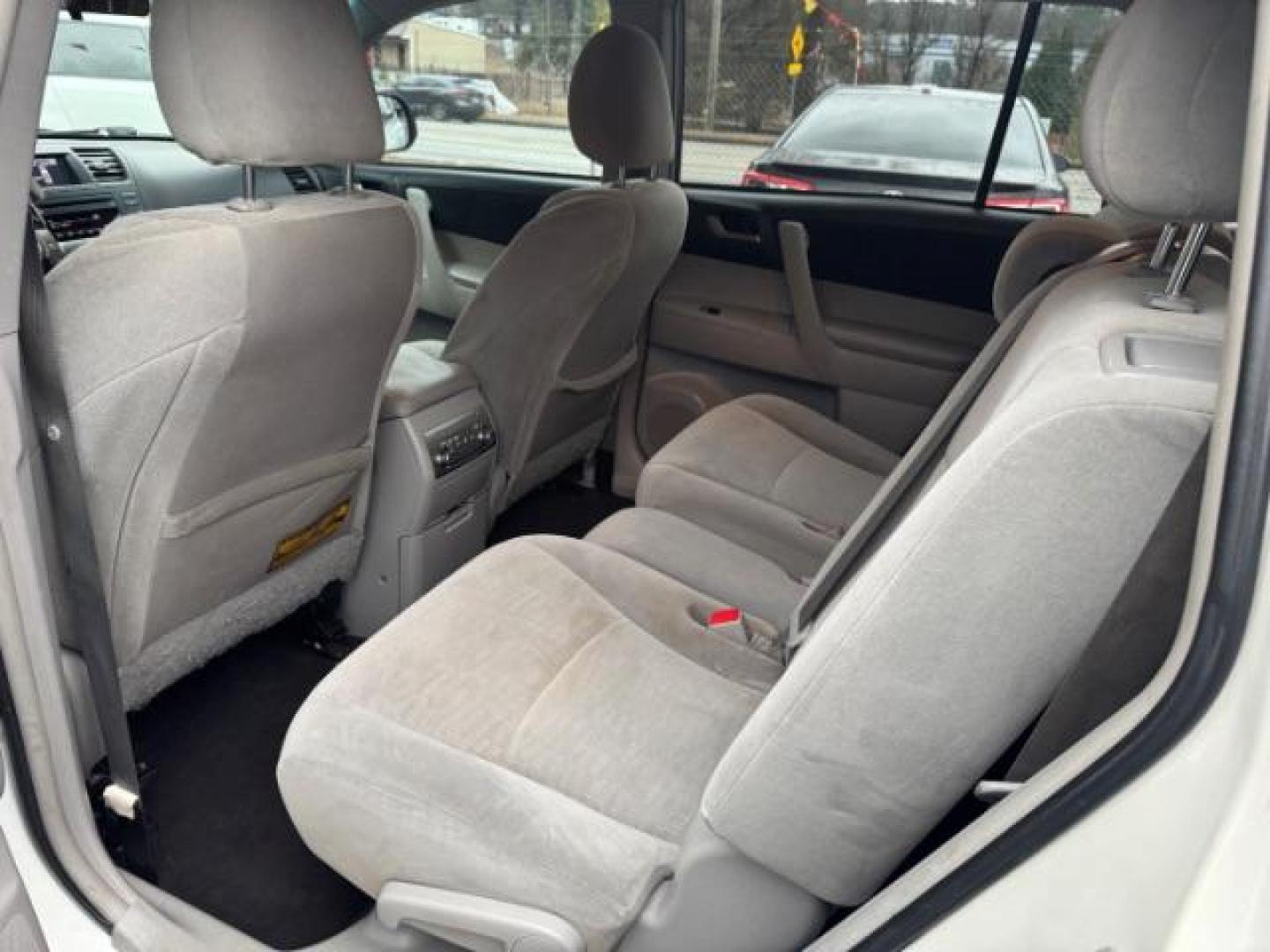 2012 White Toyota Highlander Base 2WD V6 (5TDZK3EH8CS) with an 3.5L V6 DOHC 24V engine, 5-Speed Automatic transmission, located at 1806 Veterans Memorial Hwy SW, Austell, GA, 30168, (770) 944-9558, 33.817959, -84.606987 - Photo#9