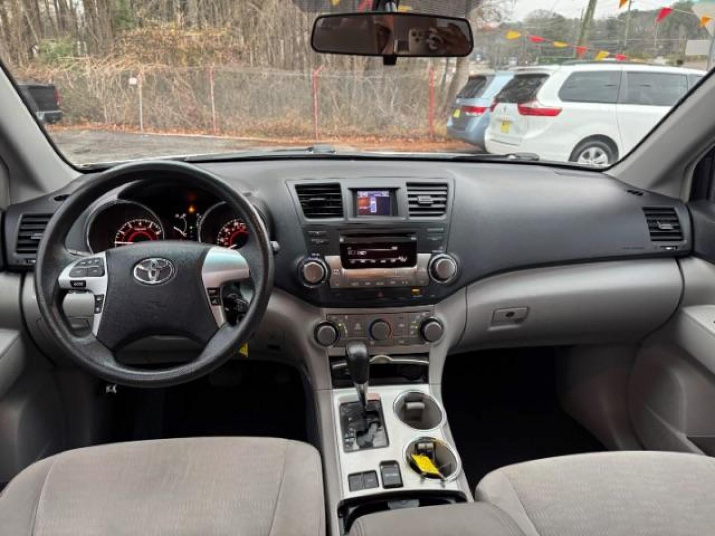 2012 White Toyota Highlander Base 2WD V6 (5TDZK3EH8CS) with an 3.5L V6 DOHC 24V engine, 5-Speed Automatic transmission, located at 1806 Veterans Memorial Hwy SW, Austell, GA, 30168, (770) 944-9558, 33.817959, -84.606987 - Photo#11