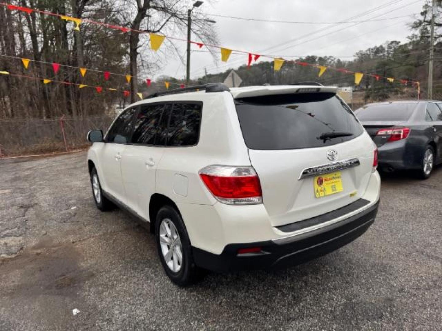 2012 White Toyota Highlander Base 2WD V6 (5TDZK3EH8CS) with an 3.5L V6 DOHC 24V engine, 5-Speed Automatic transmission, located at 1806 Veterans Memorial Hwy SW, Austell, GA, 30168, (770) 944-9558, 33.817959, -84.606987 - Photo#4