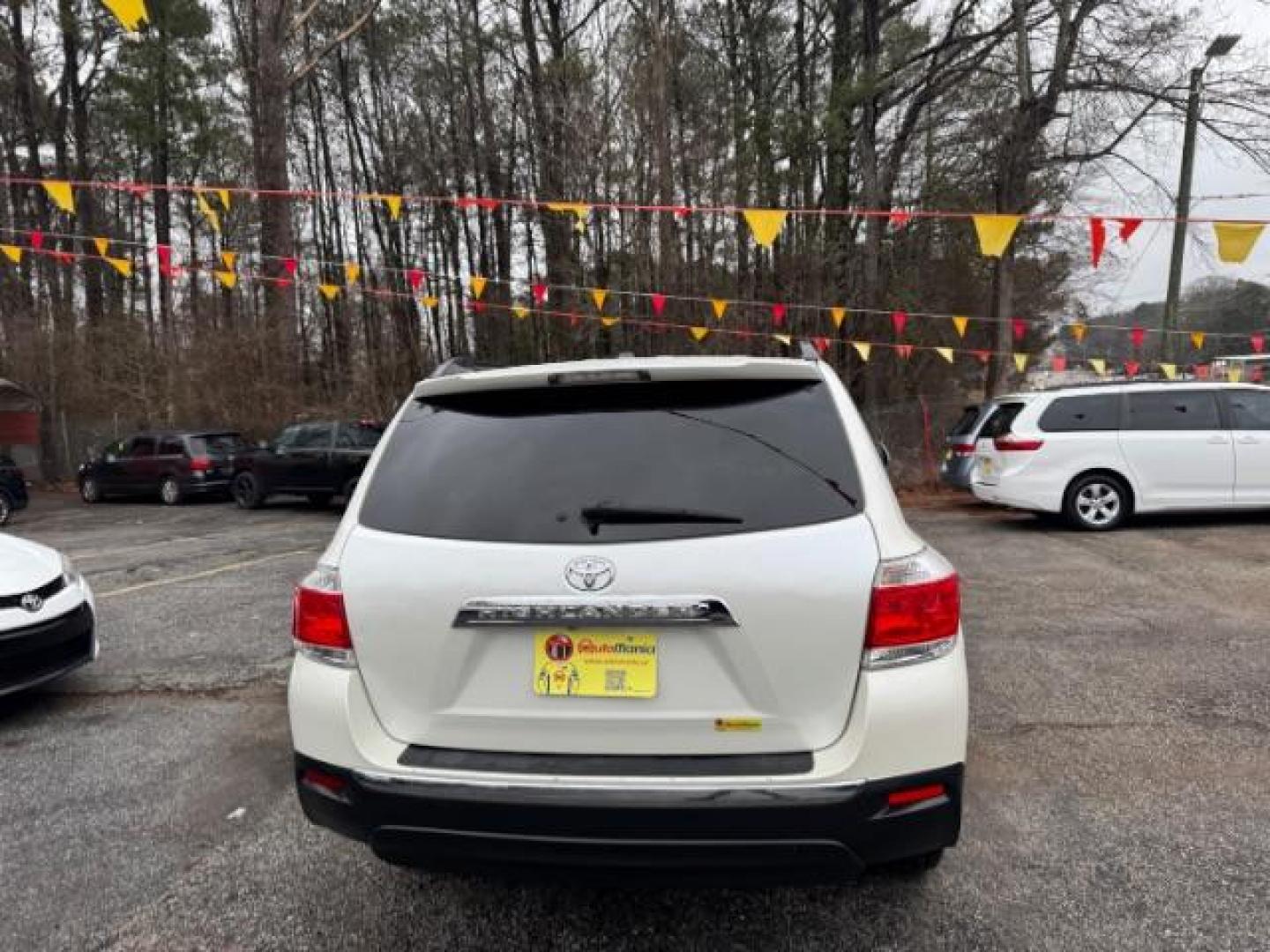 2012 White Toyota Highlander Base 2WD V6 (5TDZK3EH8CS) with an 3.5L V6 DOHC 24V engine, 5-Speed Automatic transmission, located at 1806 Veterans Memorial Hwy SW, Austell, GA, 30168, (770) 944-9558, 33.817959, -84.606987 - Photo#5