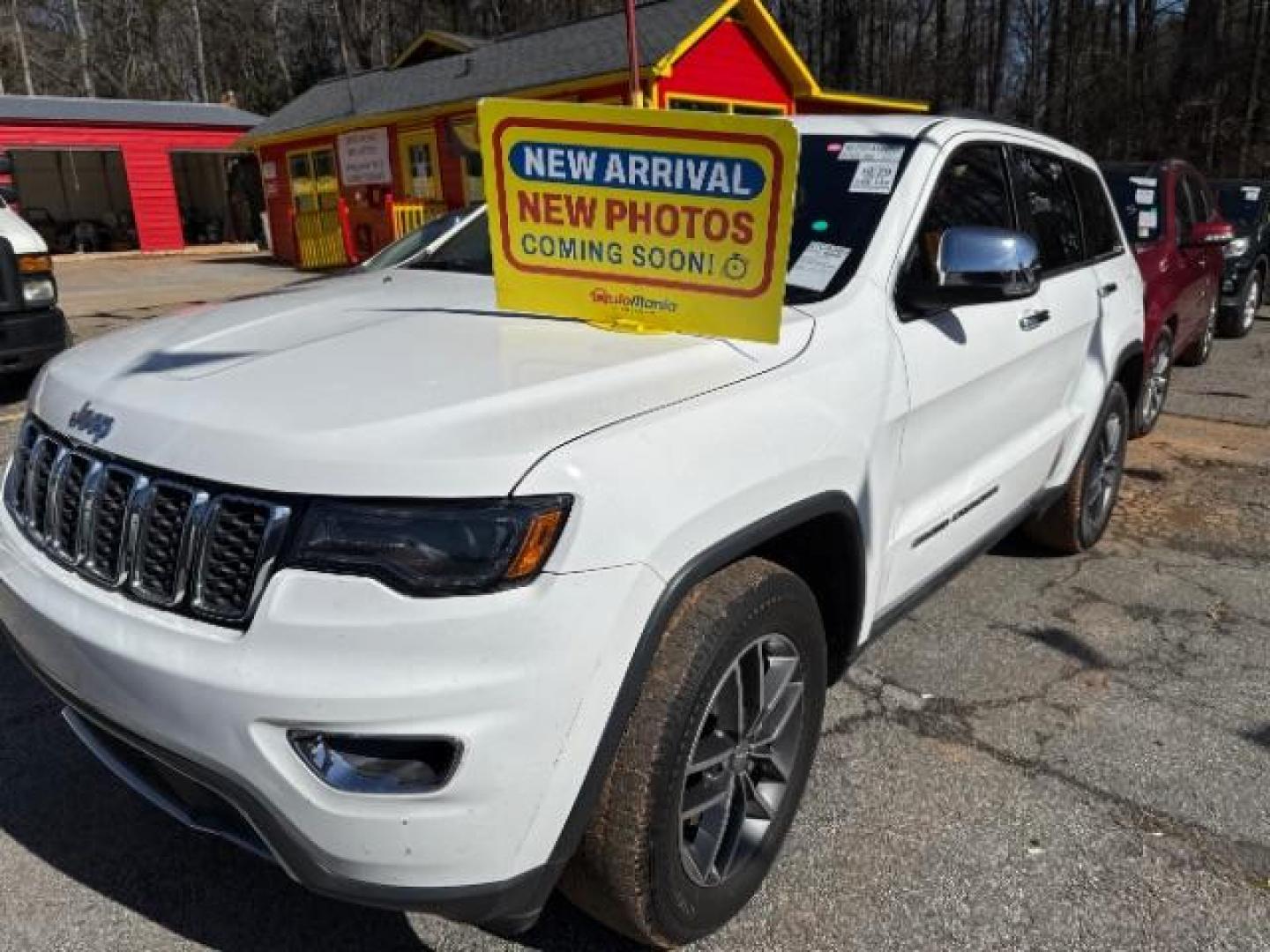 2017 White Jeep Grand Cherokee Limited 2WD (1C4RJEBG2HC) with an 3.6L V6 DOHC 24V engine, 8-Speed Automatic transmission, located at 1806 Veterans Memorial Hwy SW, Austell, GA, 30168, (770) 944-9558, 33.817959, -84.606987 - Photo#0