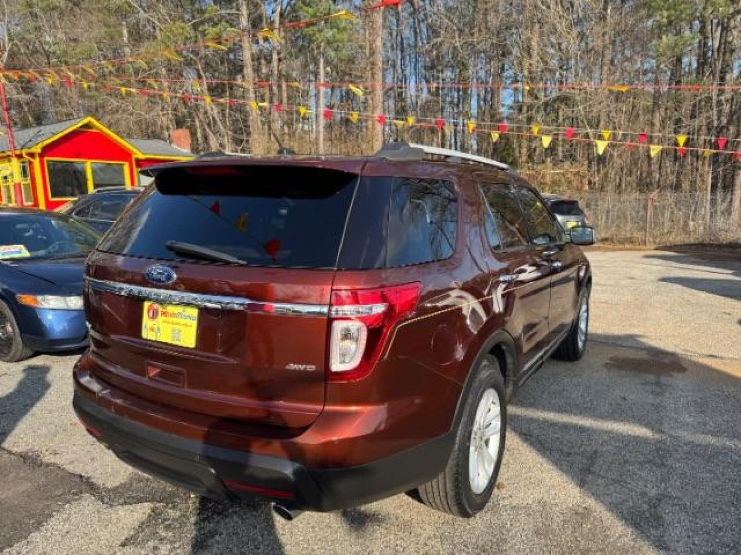 2015 Maroon Ford Explorer XLT 4WD (1FM5K8D80FG) with an 3.5L V6 DOHC 24V engine, 6-Speed Automatic transmission, located at 1806 Veterans Memorial Hwy SW, Austell, GA, 30168, (770) 944-9558, 33.817959, -84.606987 - Photo#3